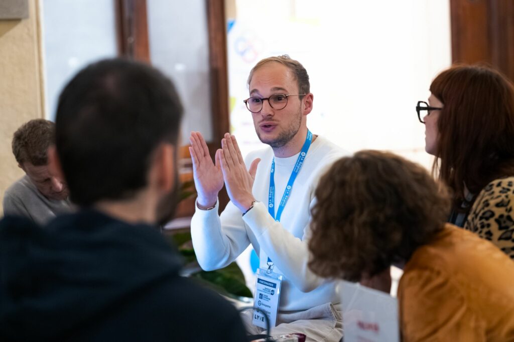 Formateur LinkedIn, IA et Canva sur-mesure